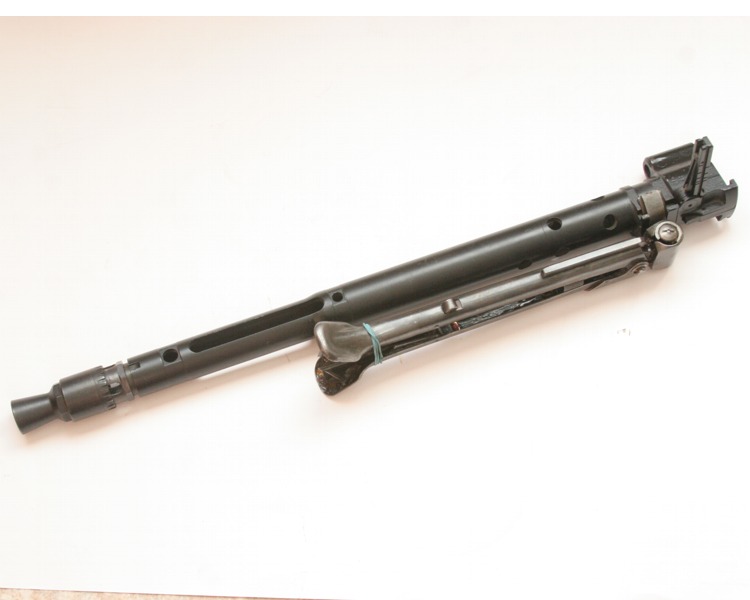 Файл:Бронированный кожух на танковый мг 34. Ставился на стандартный пулемет мг34 в течении нескольких секунд..jpg