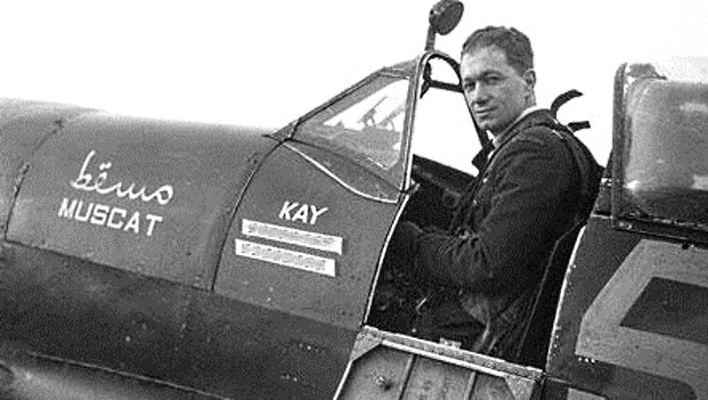 Файл:Плагис на своем Spitfire LF Mk IX ML214 - база Королевских ВВС «Бредвелл Бэй», 12 декабря 1944 года.jpg