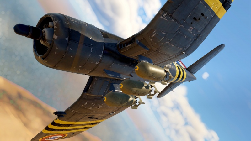 Файл:F4U-7 1000-фн бомбы.jpg