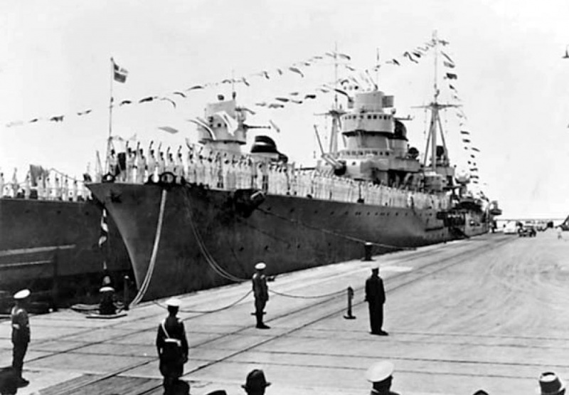 Файл:Savoia «Эудженио ди Савойя» и «Дука д'Аоста» (вторым бортом) у причала в перуанском порту Кальяо, конец января 1939 г.jpg