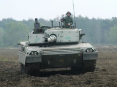 Итальянский C1 Ariete - вид спереди.jpg