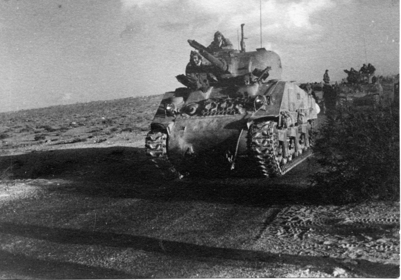 Файл:Израильский Sherman M-3 из состава 82-го батальона в аэропорту Эль-Ариша в ходе «Операции Хорев», 1948 год.jpg