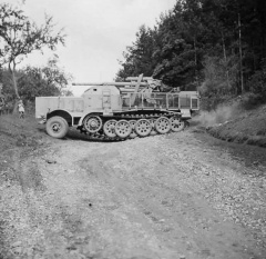 8.8 cm flak 37 sf auf fgst zgkw 18t sdkfz 9.jpg