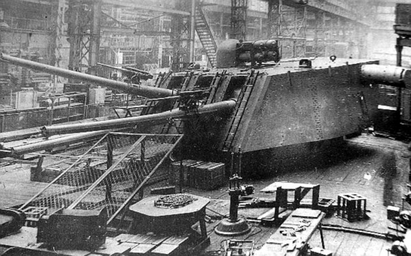 Файл:Б38 Монтаж установки МК-5. Обратите внимание на 45-мм стволы на орудиях для учебных стрельб.jpg