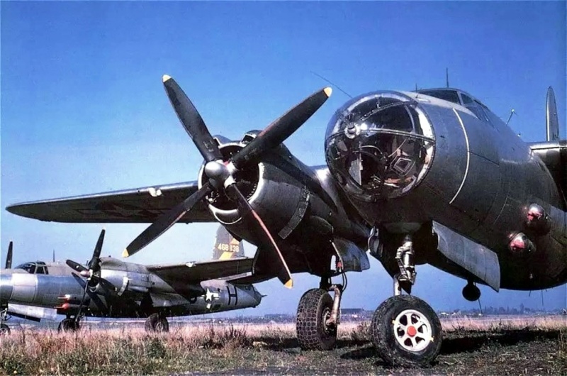 Файл:B26 «Мародёры» из 397-го дивизиона 599-й бомбардировочной группы, Перрона-Сент-Квентин, Франция.jpg