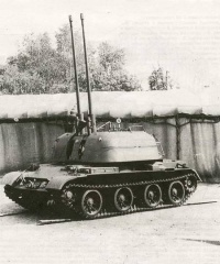 ЗСУ-57-2 первых выпусков. Стволы пушки С-68 подняты на максимальный угол возвышения..jpg