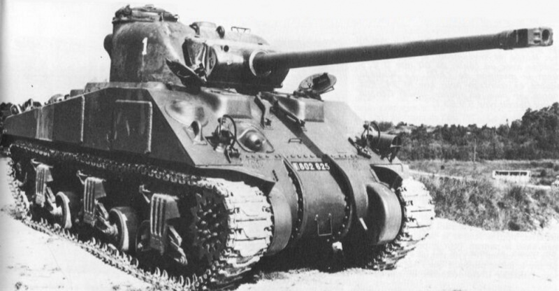 Файл:M4A4 с орудием SA50 - предположительно, фото сделано во Франции, вскоре после перевооружения этим орудием самого первого «Шермана».jpg
