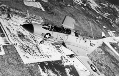 F9F-8 Cougar двухместный учебный F9F-8T.jpg