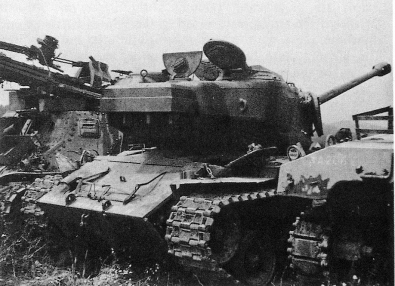 Файл:Корма башни «Super Pershing» после всех проведённых доработок - свалка техники под Кесселем, июнь 1945 год.jpg