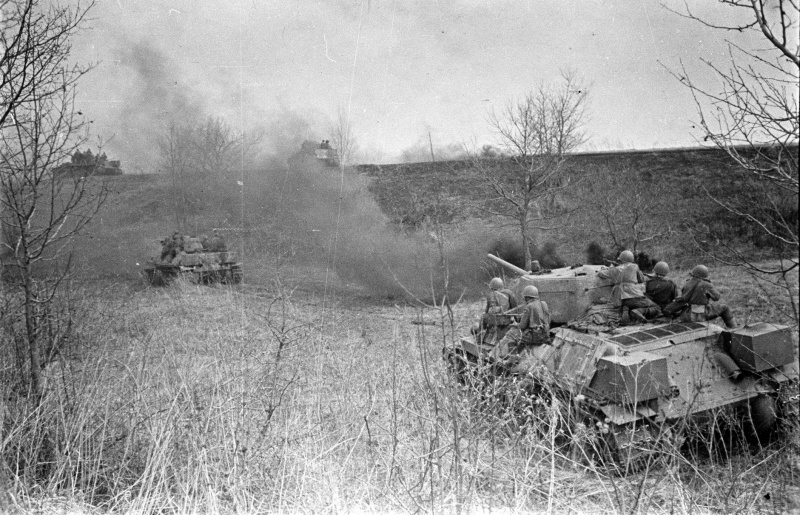 Файл:T-34-76Stal TK v atake 1943.jpg