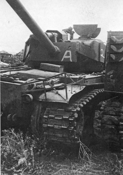 Файл:Орудийная маска «Super Pershing» после всех проведённых доработок - свалка техники под Кесселем, июнь 1945 год.jpg