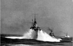 Corazziere «Кораццьере» в штормовом море.jpg