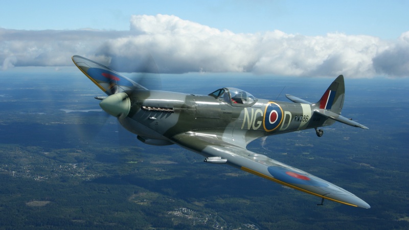 Файл:Ws Spitfire, aircrafts, planes, clouds 2560x1440.jpg