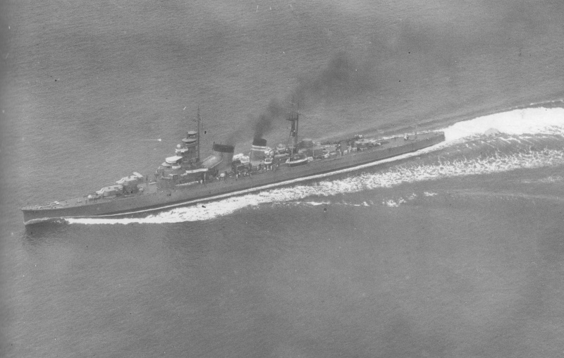 Файл:Imperial Japanese Navy heavy cruiser Aoba undergoes testing after installation of the aircraft catapult (visible behind and above the aft main gun turret)..jpg