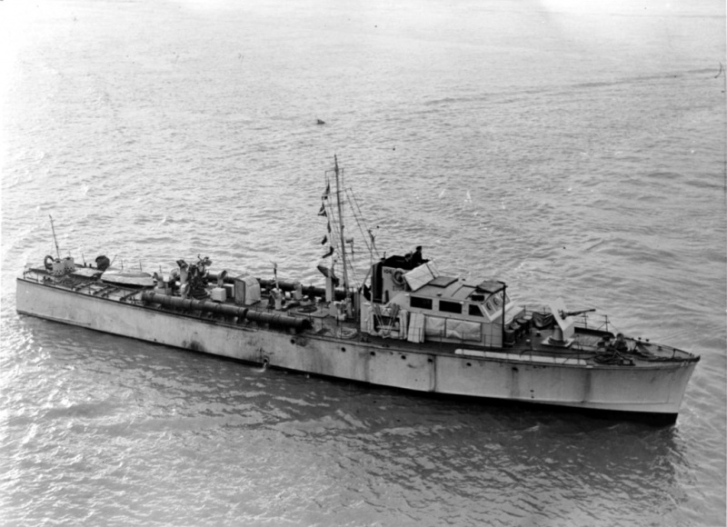 Файл:FairmA ML106, также после переоборудования 3-фунтовка на носу, 12,7-мм виккерсы сзади, начало 1941.jpg