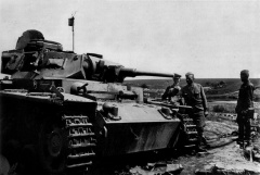 Солдаты осматривают Pz III J.jpg