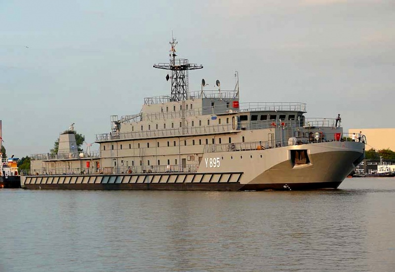 Файл:V990 Плавбаза пр. 162 «Harz» (H 31).jpg