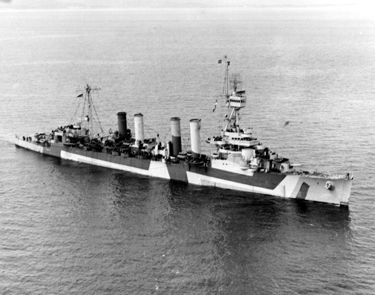 Файл:Detroit «Детройт» выходит из Порт-Анжелес, Вашингтон, камуфляж Measure 31-32-33, 14 апреля 1944 года.jpg