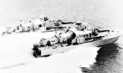 1011 «Брейв Бордерер» и «Брейв Свордсмен» в конфигурации MGB (2x40-мм, 2хТА).jpg