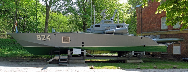 Файл:V990 V-924 в Морском музее в Денхольме.jpg