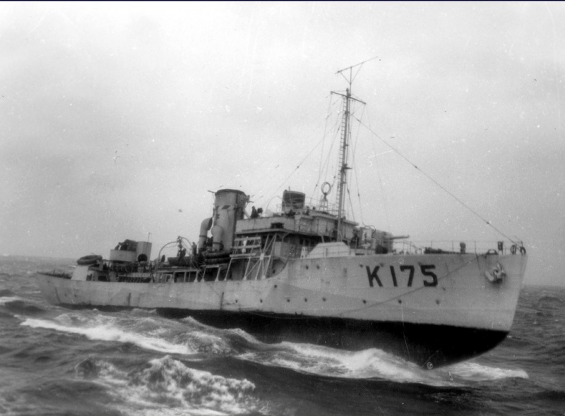 Файл:K218 HMCS «Wetaskawin» показывает насколько должен был быть крепким экипаж. Атлантика, 1943-44 гг.jpg