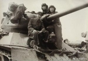 Т-34-85 Gai Танкисты и ДШК.jpg